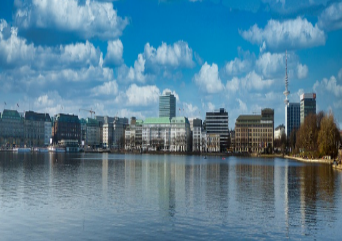 Northern Metropoles - MAGNA veräußert Portfolio - Hamburg - Blick auf die Stadt