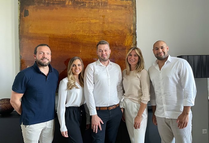 Ausbildungsstart Alpha Real Estate Group Victoria und Anton starten voll motiviert ihre Ausbildung zur Immobilienkauffrau bzw. zum Immobilienkaufmann