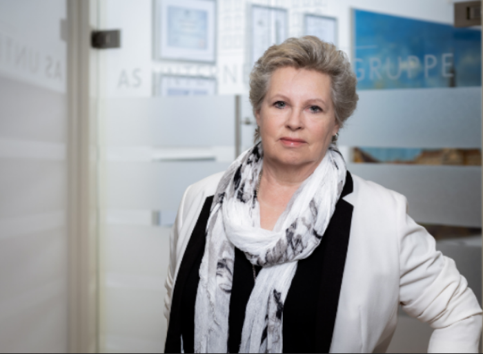 Marina Breitenbach - AS Finance & Services GmbH