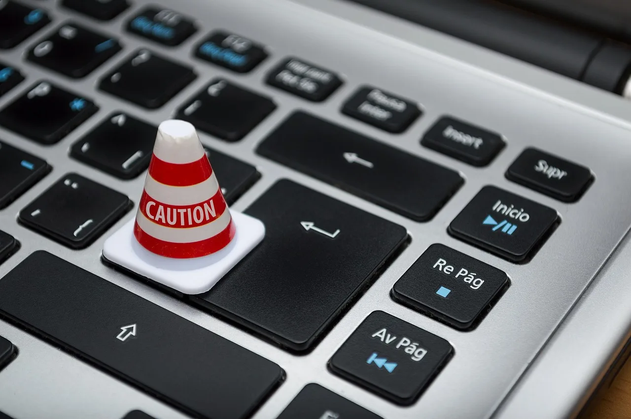 EFS AG informiert – Dark Patterns: Muster der Irreführung
